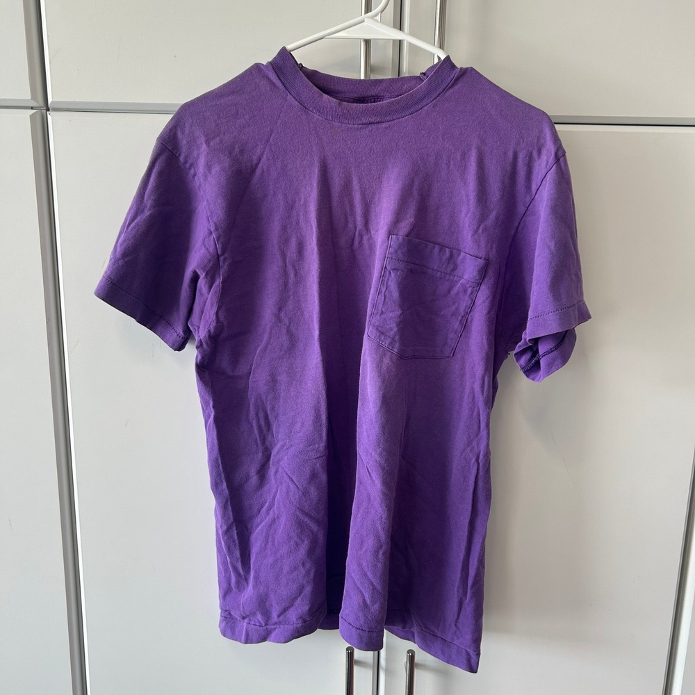 Vintage Fruit of the Loom Purple Pocket T-Shirt Made in USA Single Stitch Large